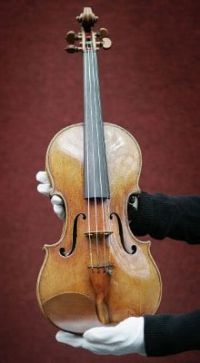 Produzione del violino "il cremonese" ad opera di Stefano Marzi