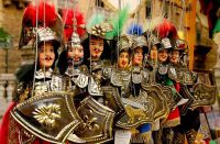 "Produkcja ""Pupi Siciliani"" sycylijskich marionetek przez Francesco Salamanca"